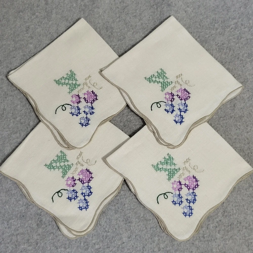 Vintage Set of 4 Grapes Floral Linen Napkins Cross Stitch Scalloped Edge Kitchen